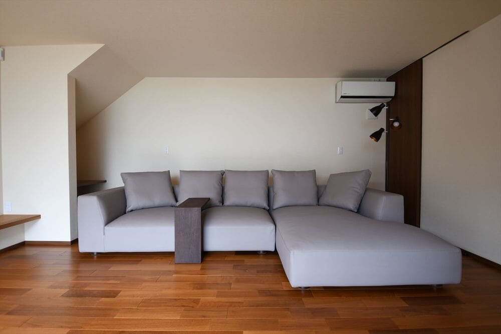 LAカウチソファ