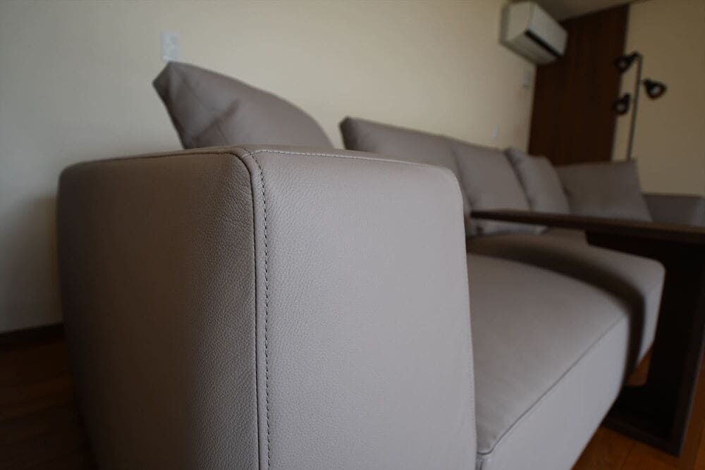 LAカウチソファ