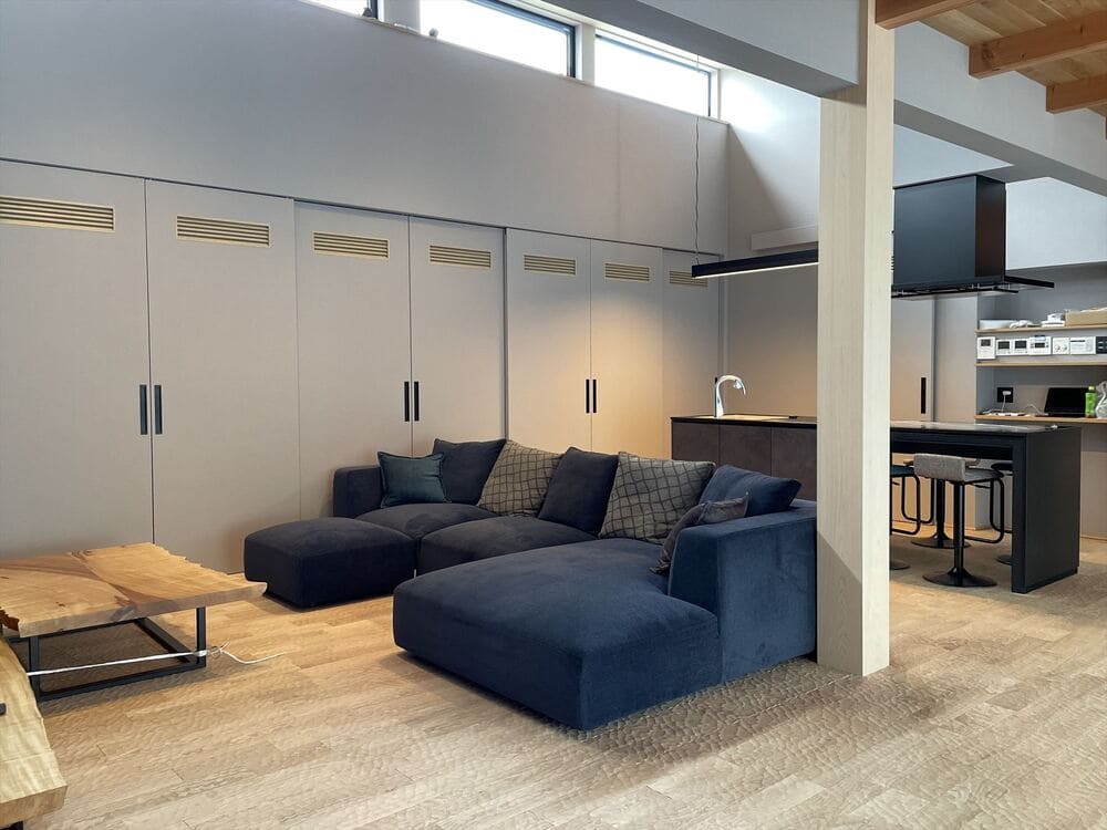 LAカウチソファ