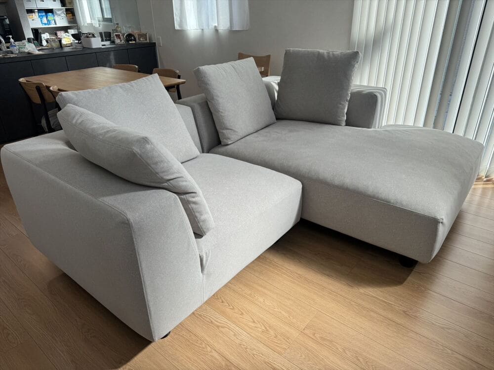 LAカウチソファ