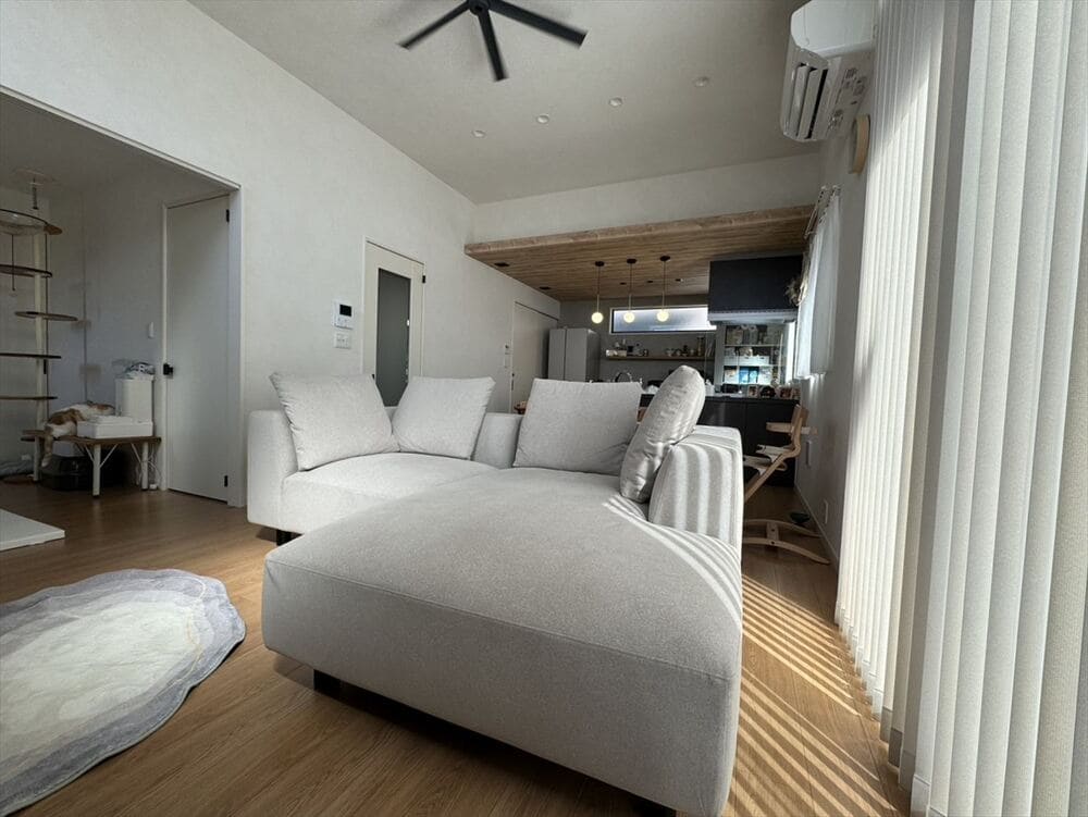 LAカウチソファ